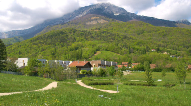 Vue sur le Moucherotte, massif du Vercors depuis le parc de Pré Nouvel