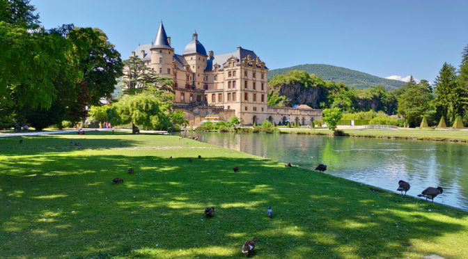 Le château de Vizille et son plan d'eau