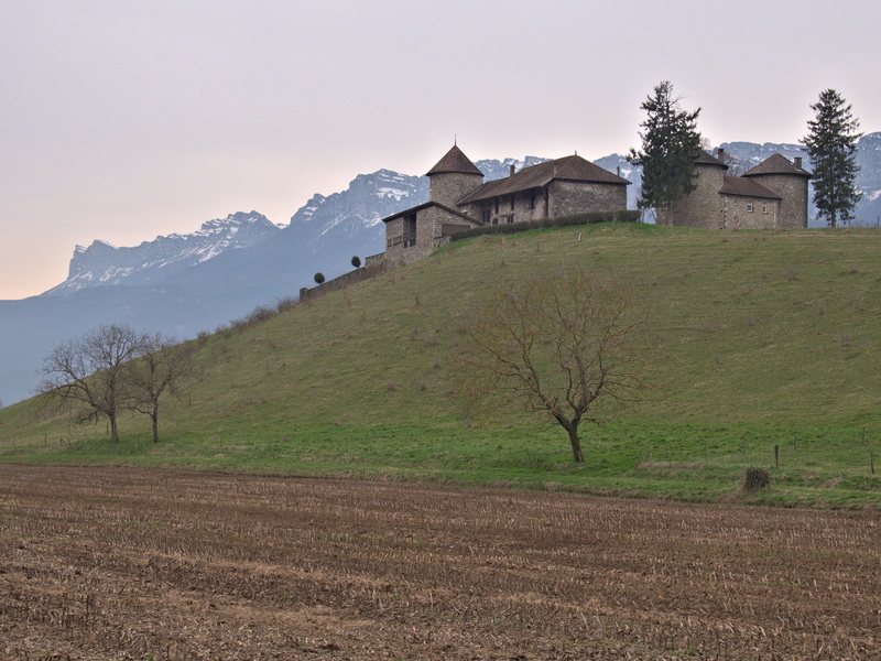 Le château Bayard sur sa colline