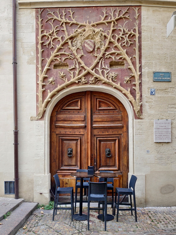 Porte du palais du Roure
