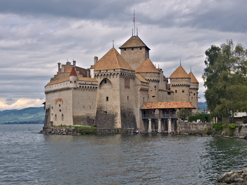 Le château de Chillon au bord de l'eau