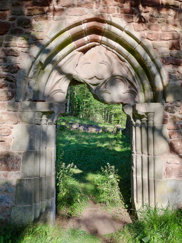 La porte de la chapelle