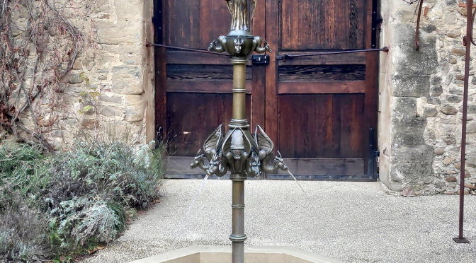 La fontaine aux dragons de Saint-Antoine-l'Abbaye en Isère