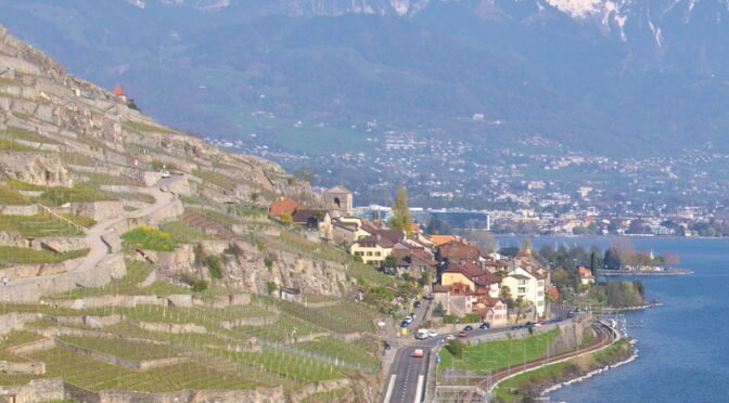 Visiter le village médiéval de Saint-Saphorin au bord du lac Léman