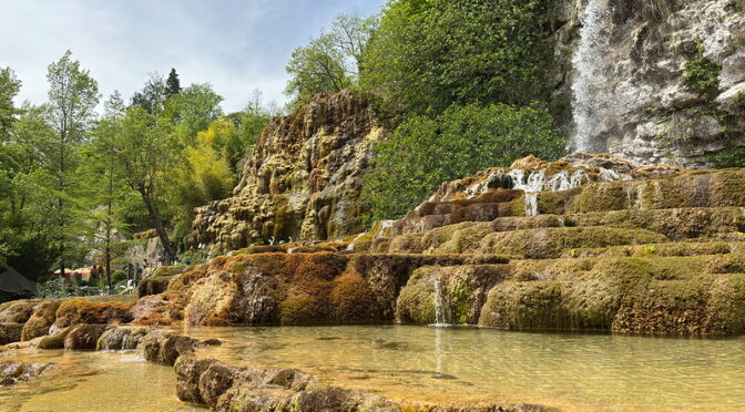 Découvrez le Jardin des Fontaines Pétrifiantes à La Sône en Isère