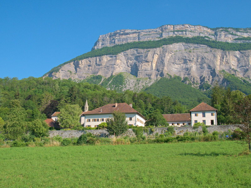 Le Clos des Capucins Meylan avec le massif de la Chartreuse